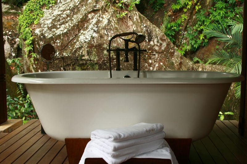 Tub Refinishing detail